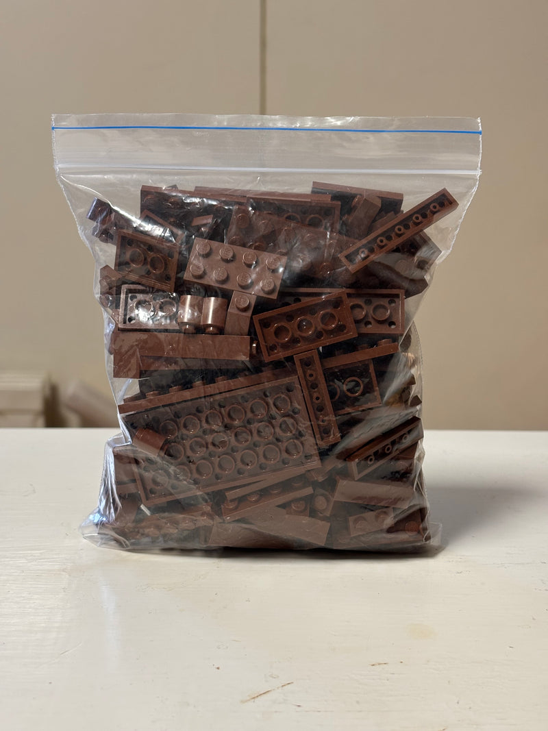 Väreittäin lajiteltua LEGO irtopalaa