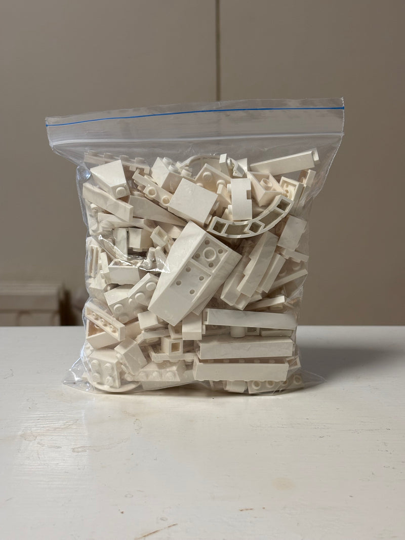 Väreittäin lajiteltua LEGO irtopalaa